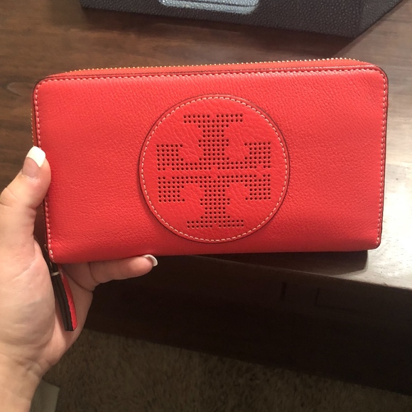 Tory Burch Handbags - Tory Burch Perforated Logo-Zip Continental Wallet